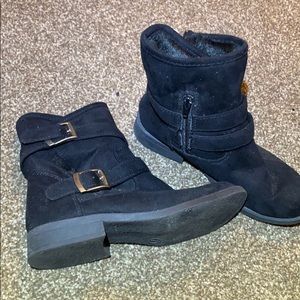 Booties black & faux fur lined